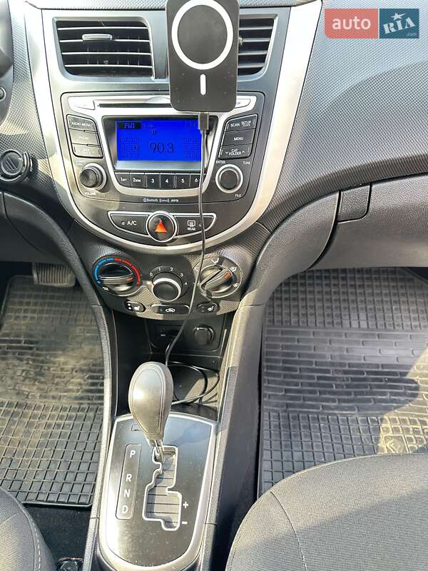 Хэтчбек Hyundai Accent 2013 в Сумах