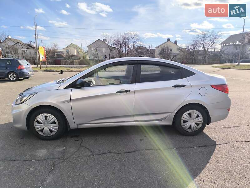 Седан Hyundai Accent 2011 в Чернигове