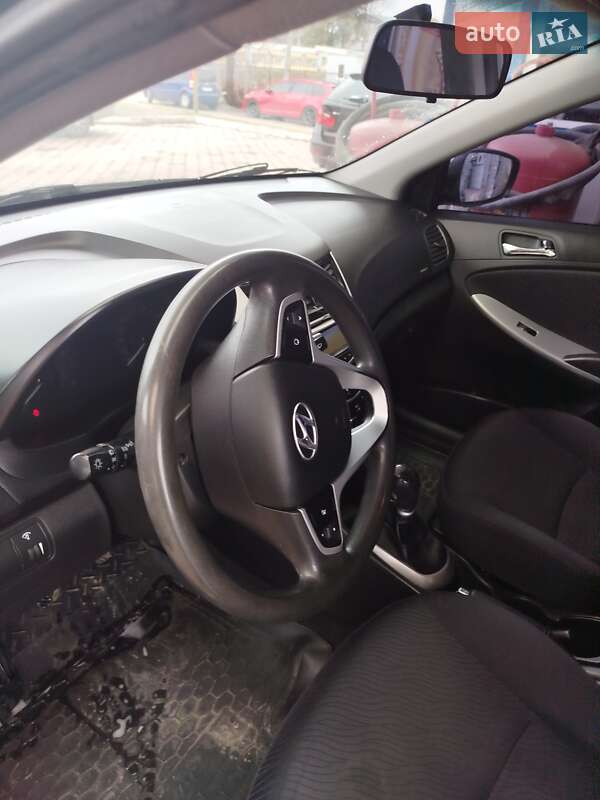 Седан Hyundai Accent 2011 в Ивано-Франковске фото 3 Седан Hyundai Accent 2011 в Ивано-Франковске