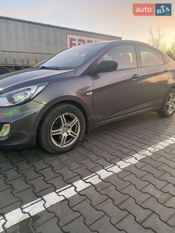 Седан Hyundai Accent 2014 в Житомирі