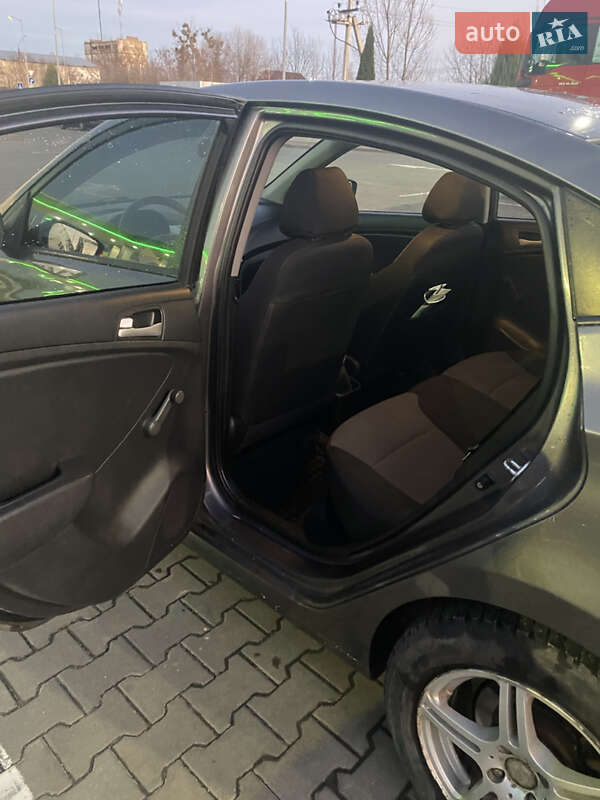Седан Hyundai Accent 2014 в Житомирі