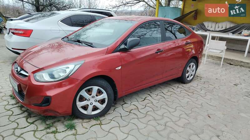 Hyundai Accent 2013