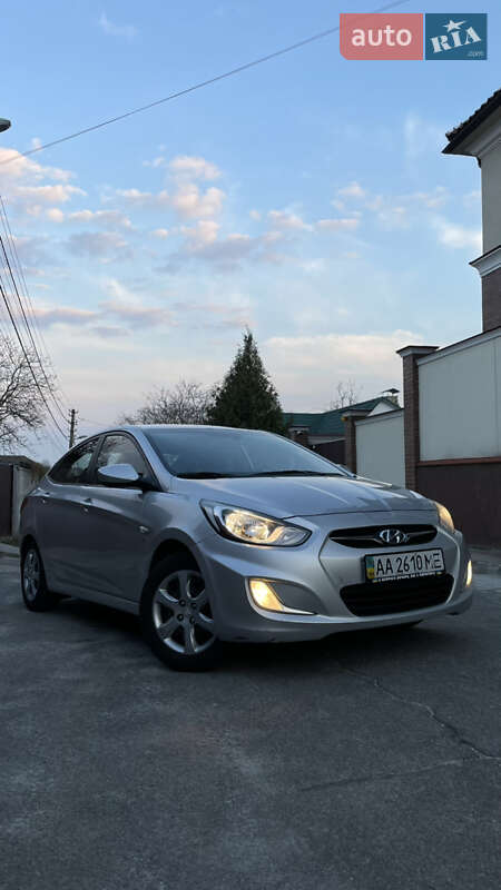 Hyundai Accent 2012