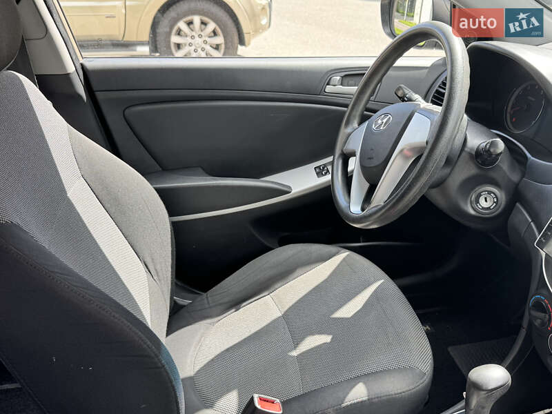 Седан Hyundai Accent 2013 в Киеве