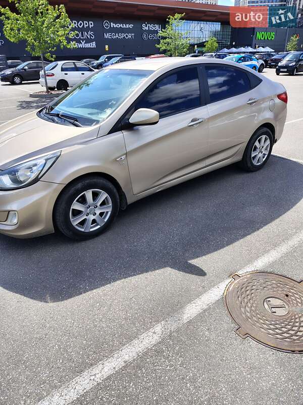 Седан Hyundai Accent 2011 в Києві