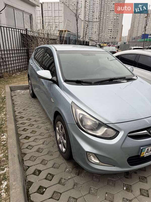 Хетчбек Hyundai Accent 2012 в 