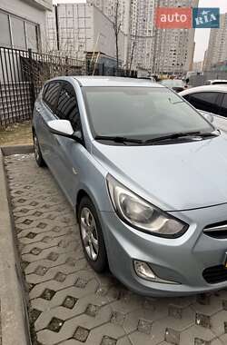 Хетчбек Hyundai Accent 2012 в 