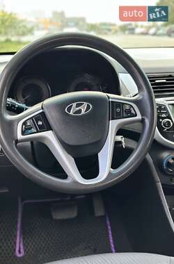 Седан Hyundai Accent 2012 в 