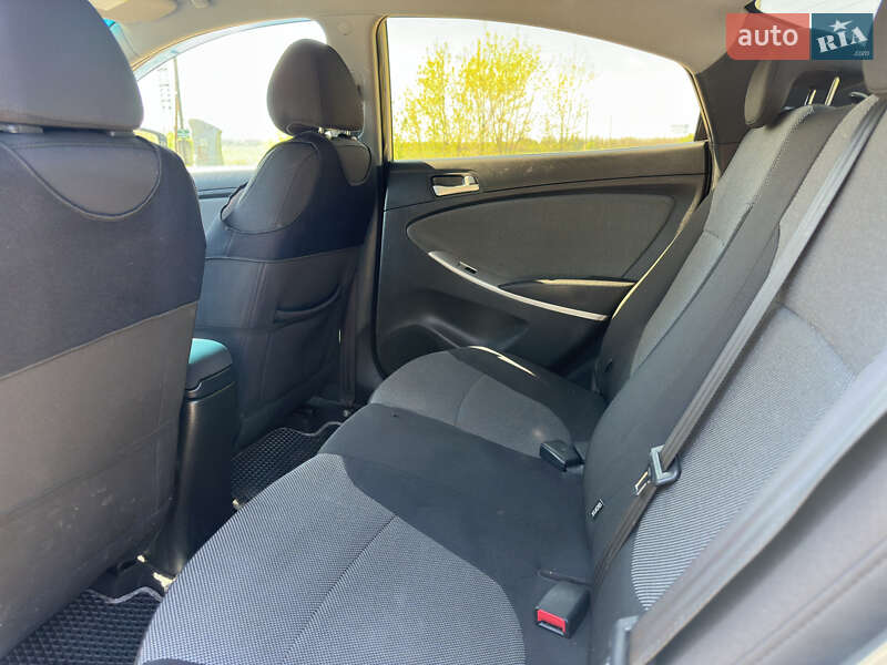 Седан Hyundai Accent 2011 в Ржищеве