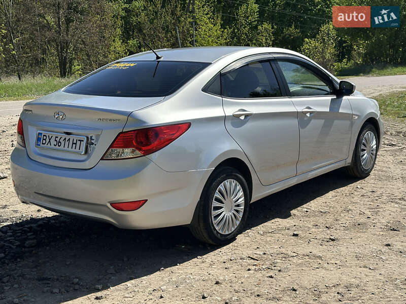 Седан Hyundai Accent 2011 в Ржищеве