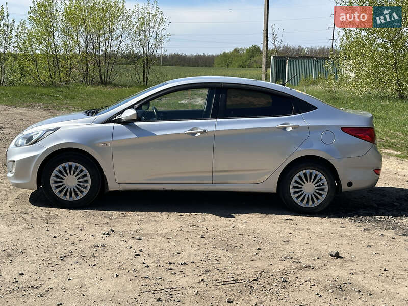 Седан Hyundai Accent 2011 в Ржищеве