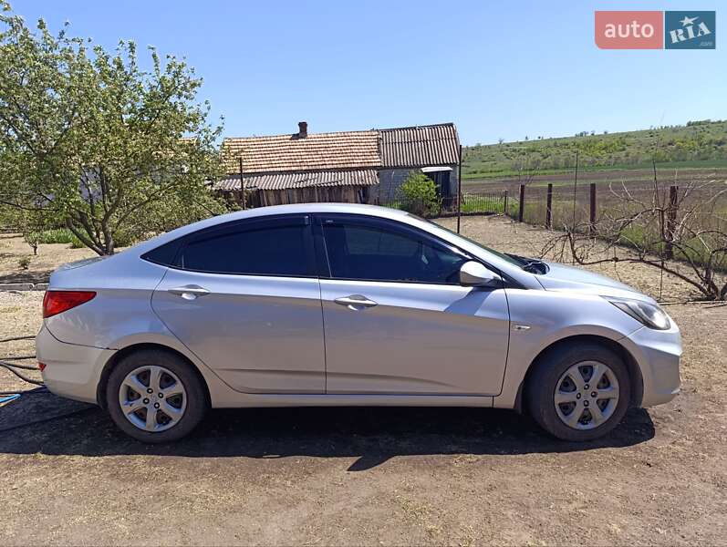 Седан Hyundai Accent 2011 в 