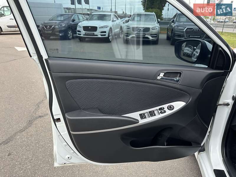 Седан Hyundai Accent 2013 в Киеве