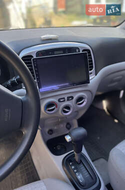 Хэтчбек Hyundai Accent 2008 в 