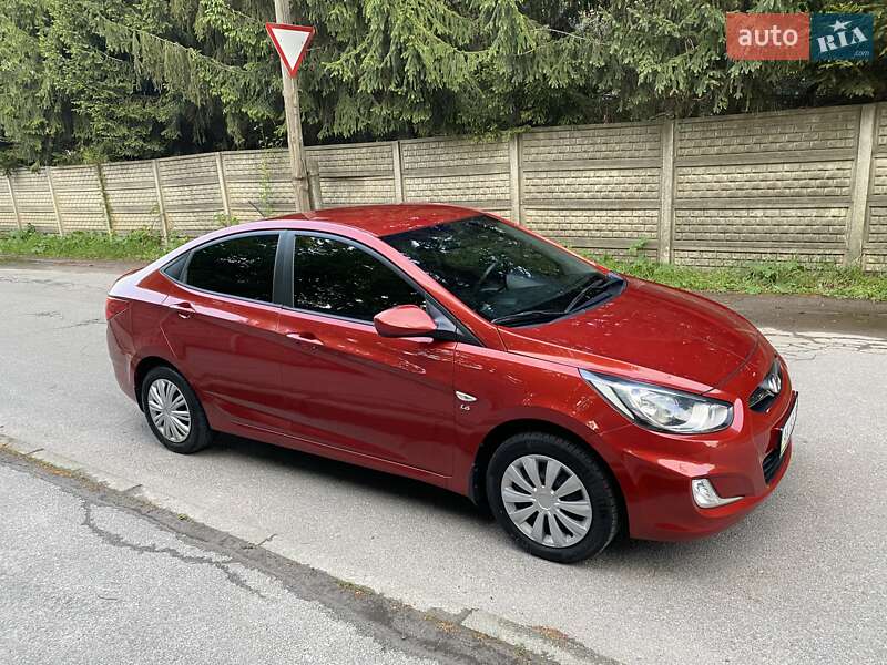 Hyundai Accent 2012