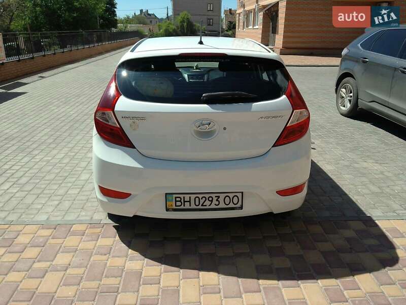 Хэтчбек Hyundai Accent 2012 в 