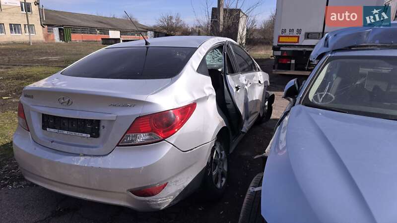 Седан Hyundai Accent 2011 в Лубнах