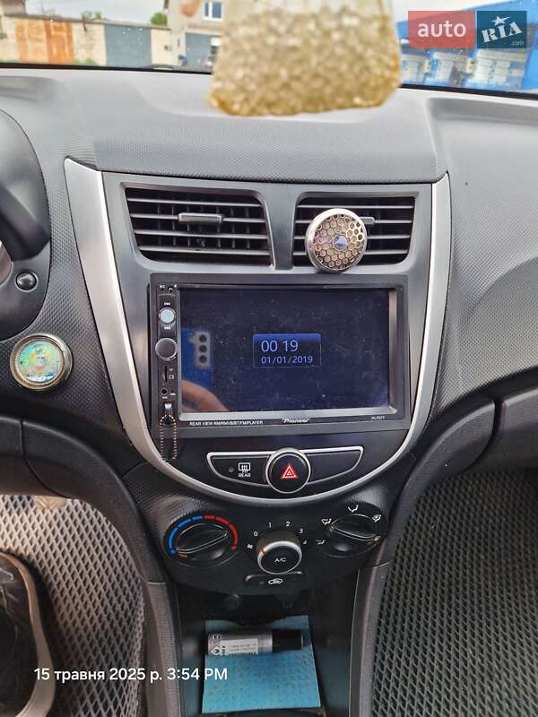 Седан Hyundai Accent 2011 в Глухове