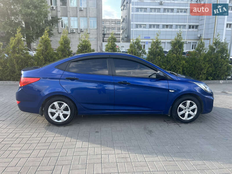 Седан Hyundai Accent 2011 в Днепре