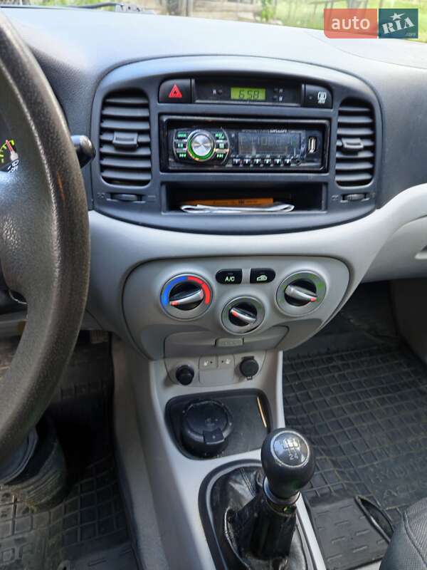 Седан Hyundai Accent 2008 в Ланчине