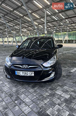 Хэтчбек Hyundai Accent 2012 в 