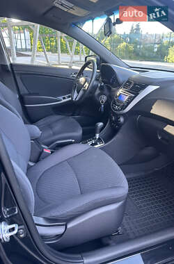 Хэтчбек Hyundai Accent 2012 в 