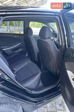 Хэтчбек Hyundai Accent 2012 в 