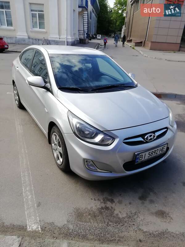 Hyundai Accent 2012
