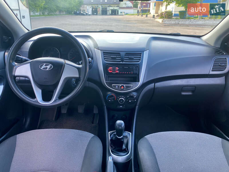 Седан Hyundai Accent 2011 в Кам'янському