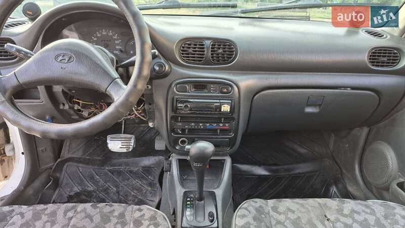 Ліфтбек Hyundai Accent 1996 в Кам'янському