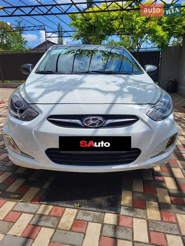 Hyundai Accent 2012