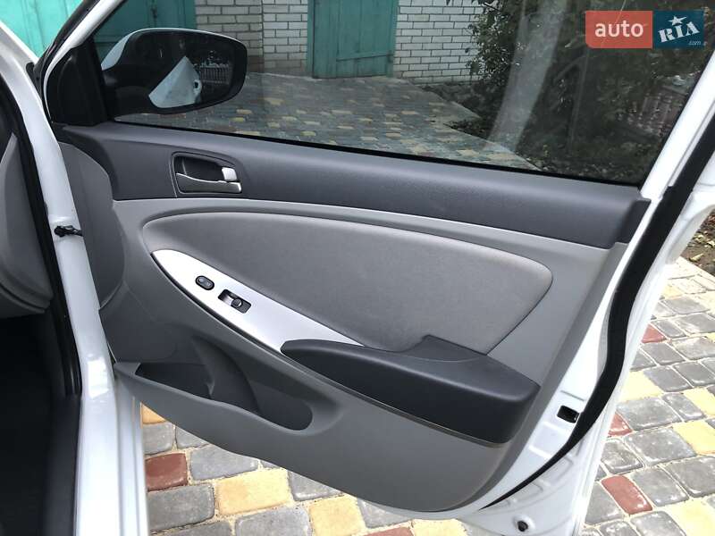 Седан Hyundai Accent 2016 в Гайсине