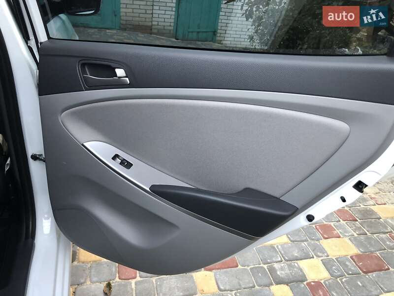 Седан Hyundai Accent 2016 в Гайсине