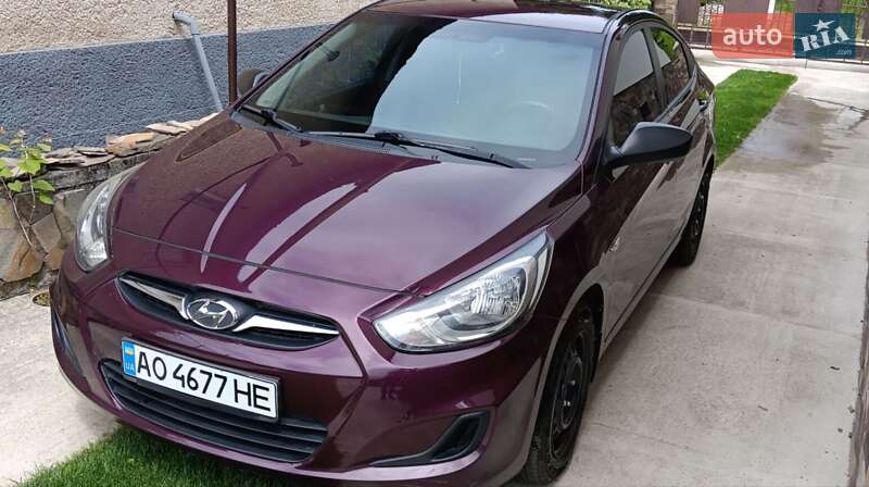 Седан Hyundai Accent 2011 в Ужгороді