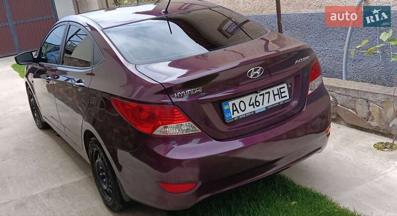 Седан Hyundai Accent 2011 в Ужгороді