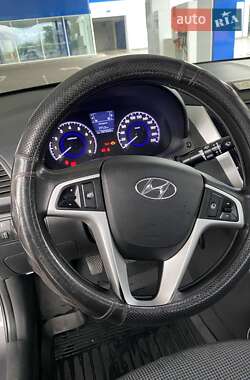 Седан Hyundai Accent 2011 в 
