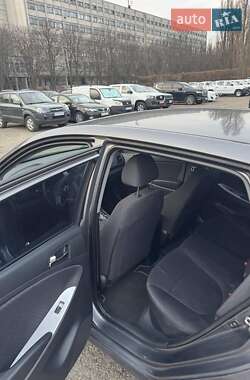 Хэтчбек Hyundai Accent 2012 в 