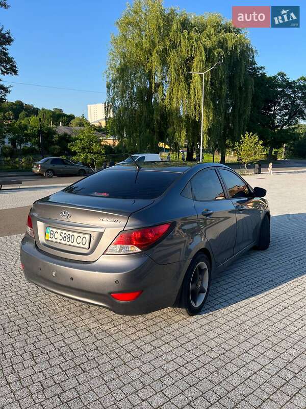 Седан Hyundai Accent 2011 в Львове