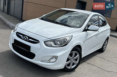 Седан Hyundai Accent 2013 в Днепре