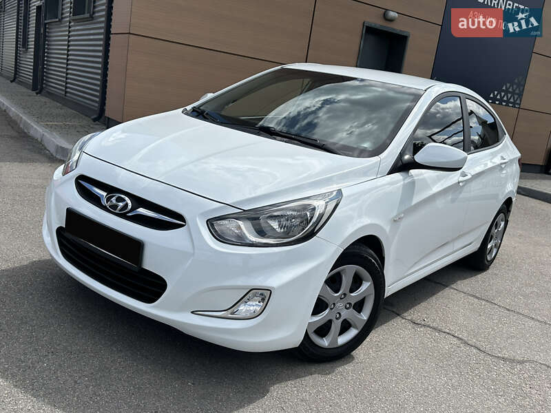 Седан Hyundai Accent 2013 в 