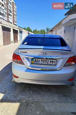 Седан Hyundai Accent 2011 в Каменском
