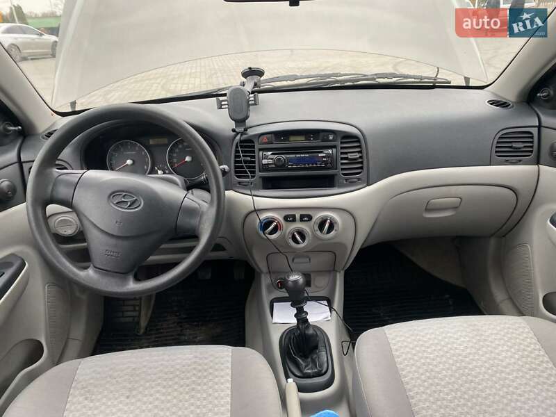 Седан Hyundai Accent 2010 в Днепре