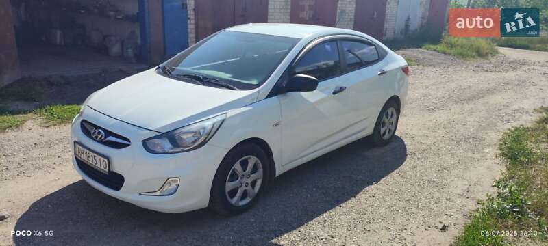 Седан Hyundai Accent 2013 в 