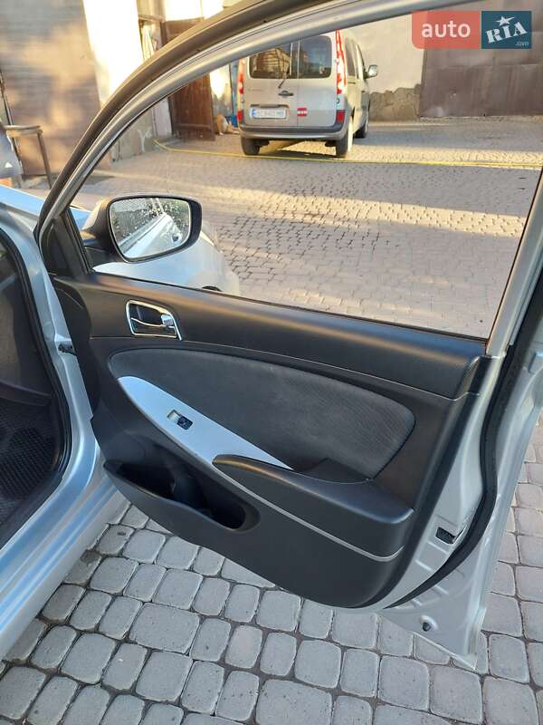 Седан Hyundai Accent 2011 в Львове