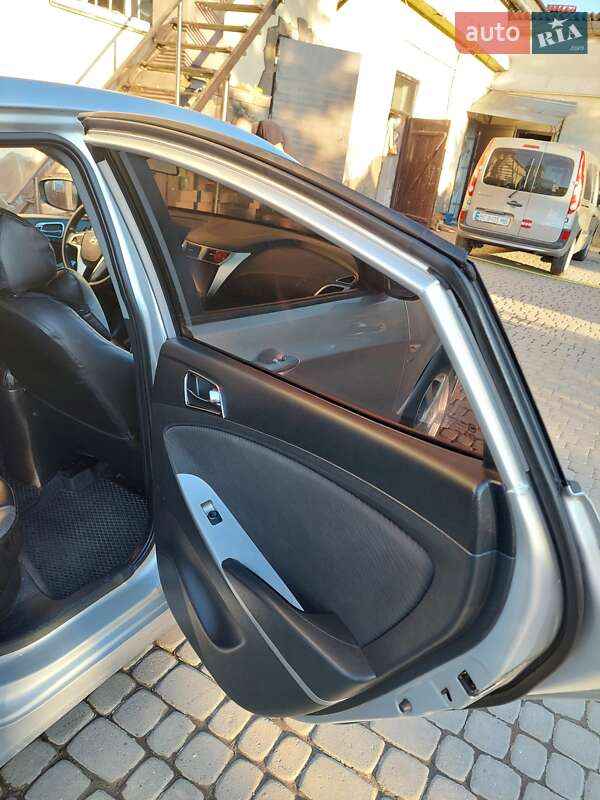 Седан Hyundai Accent 2011 в Львове
