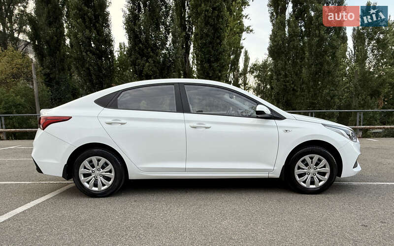 Седан Hyundai Accent 2017 в Киеве