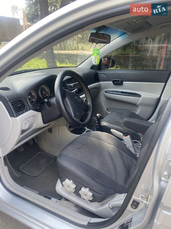 Седан Hyundai Accent 2008 в Сумах