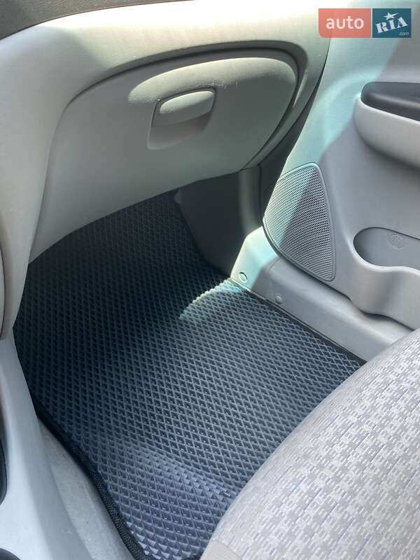 Седан Hyundai Accent 2008 в Днепре