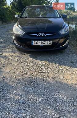 Хэтчбек Hyundai Accent 2013 в 