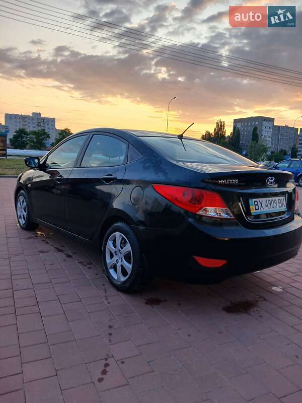 Седан Hyundai Accent 2013 в Нетешине
